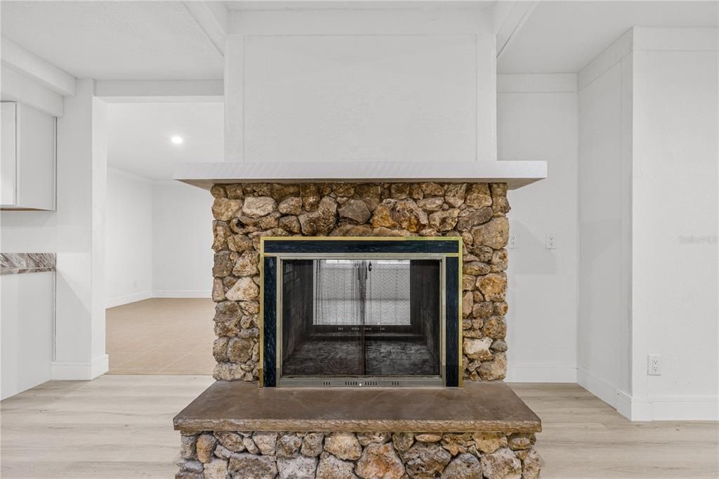 En Venta: $599,000 (5 camas, 4 baños, 4200 Pies cuadrados)