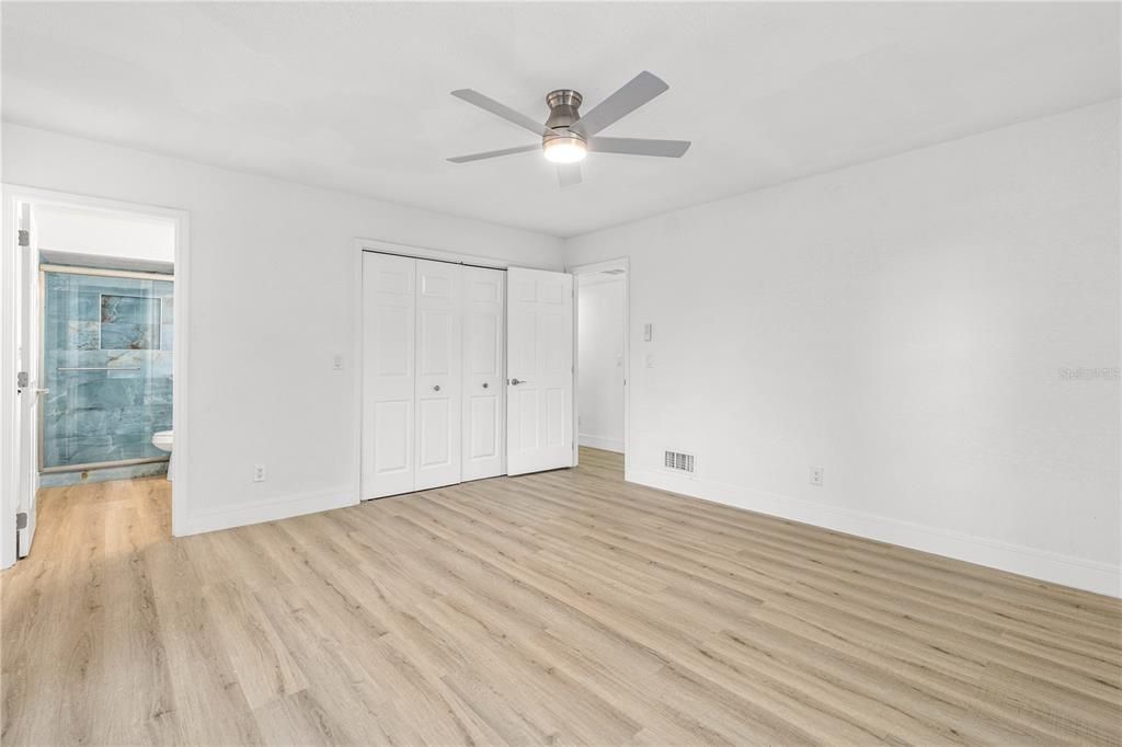 En Venta: $599,000 (5 camas, 4 baños, 4200 Pies cuadrados)