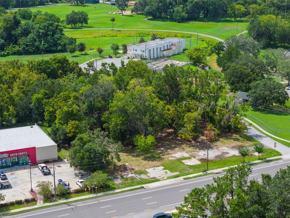 На продажу: $695,000 (1.37 acres)