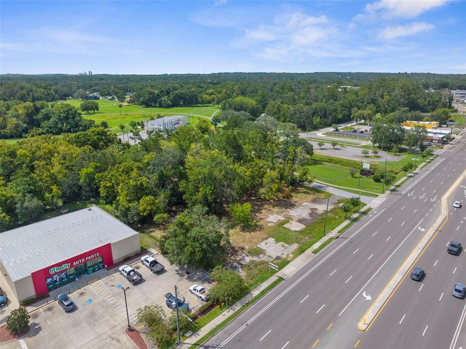 На продажу: $695,000 (1.37 acres)