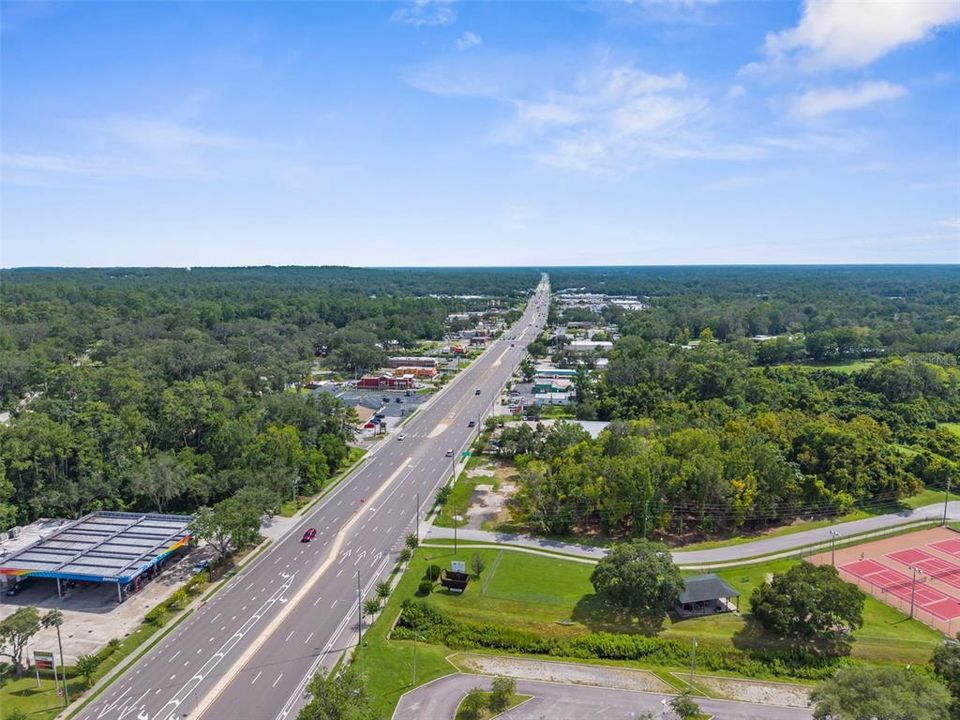 На продажу: $695,000 (1.37 acres)