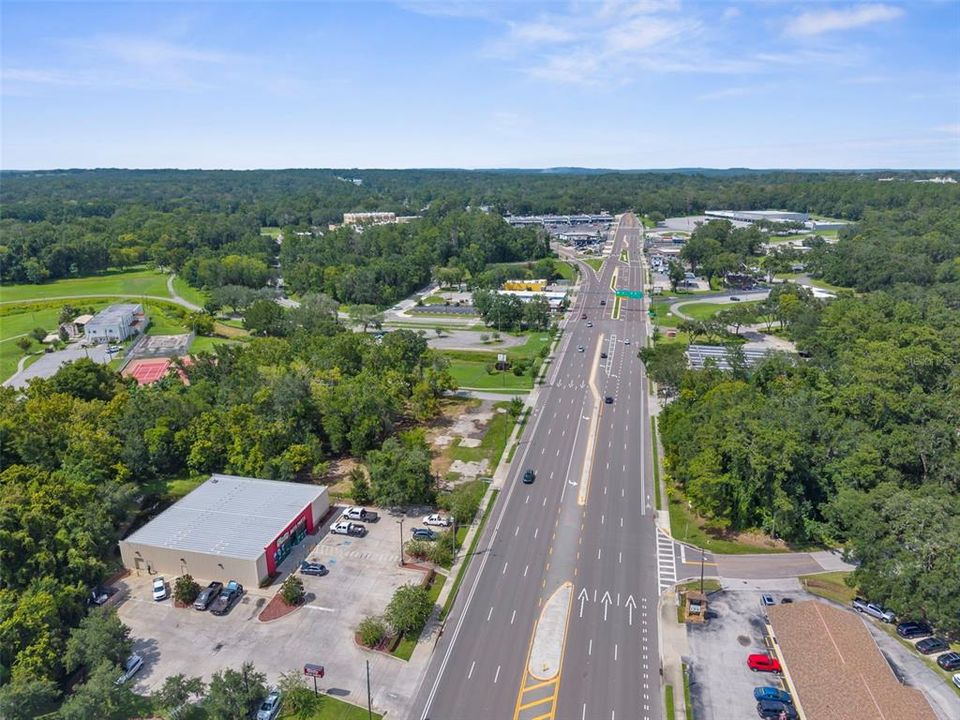 На продажу: $695,000 (1.37 acres)