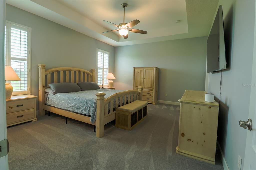 For Sale: $850,000 (3 beds, 2 baths, 2554 Square Feet)