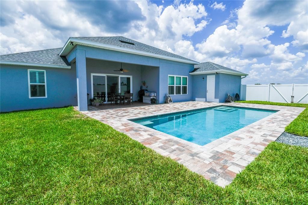 For Sale: $850,000 (3 beds, 2 baths, 2554 Square Feet)