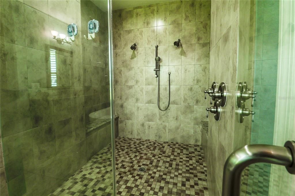 For Sale: $850,000 (3 beds, 2 baths, 2554 Square Feet)