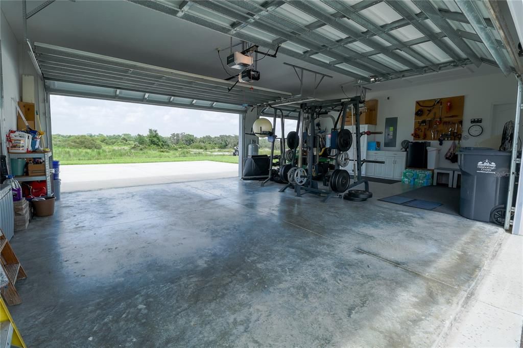 For Sale: $850,000 (3 beds, 2 baths, 2554 Square Feet)