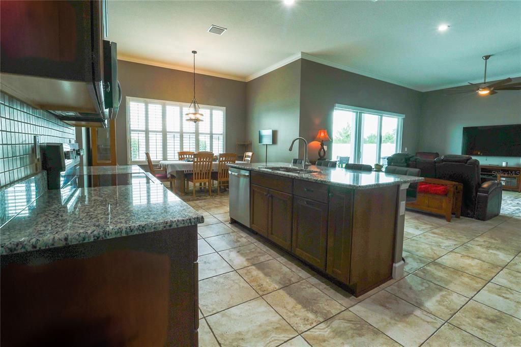 For Sale: $850,000 (3 beds, 2 baths, 2554 Square Feet)