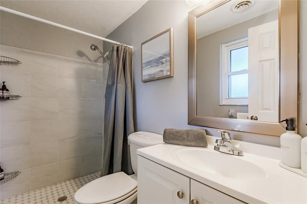 На продажу: $379,000 (3 спален, 2 ванн, 1282 Квадратных фут)