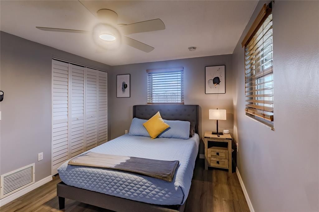 На продажу: $379,000 (3 спален, 2 ванн, 1282 Квадратных фут)