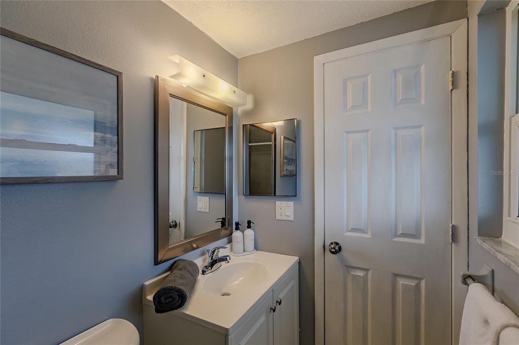 На продажу: $379,000 (3 спален, 2 ванн, 1282 Квадратных фут)