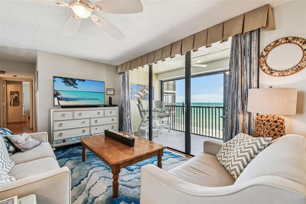 待售: $699,900 (2 贝兹, 2 浴室, 1190 平方英尺)