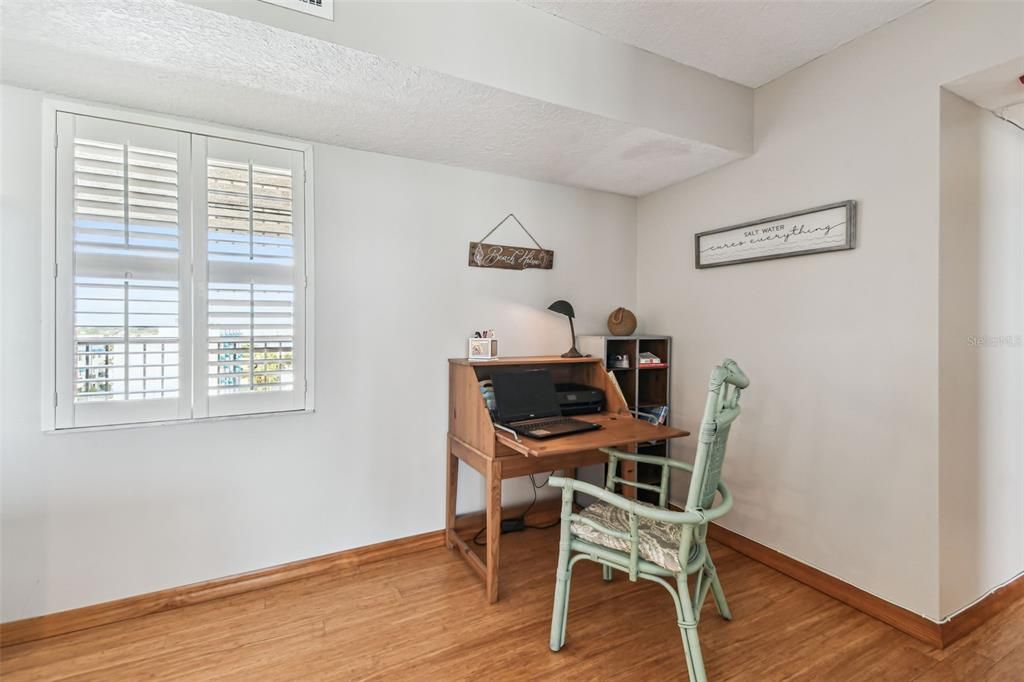 待售: $699,900 (2 贝兹, 2 浴室, 1190 平方英尺)