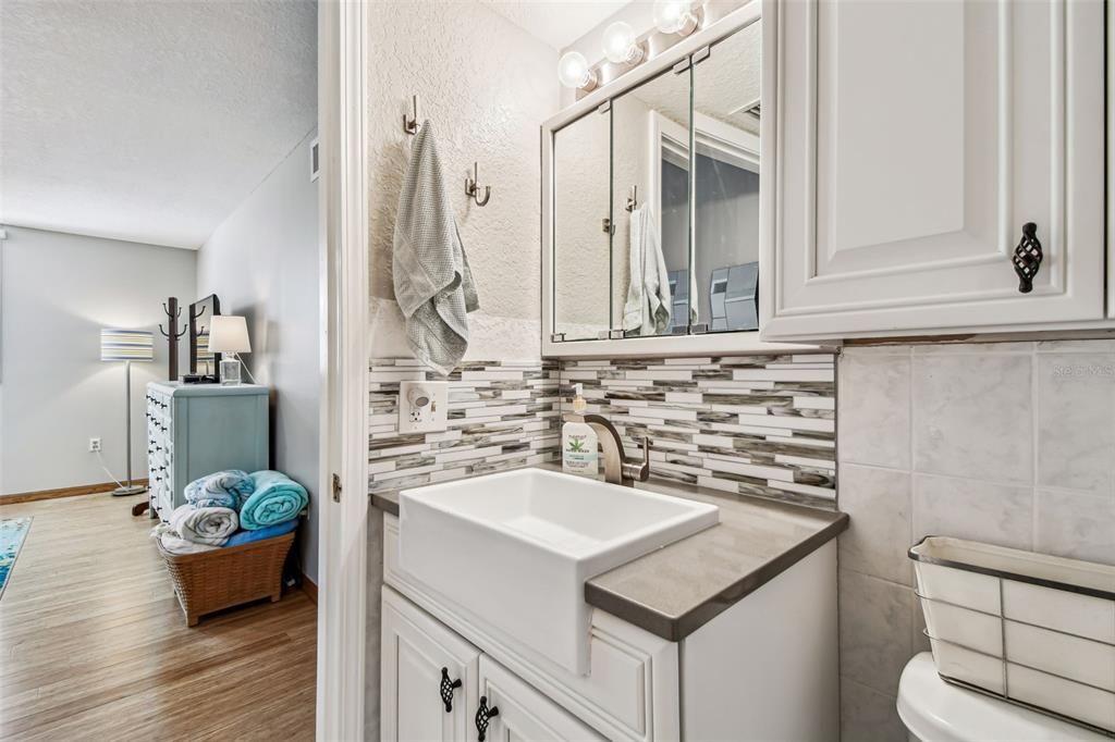 待售: $699,900 (2 贝兹, 2 浴室, 1190 平方英尺)