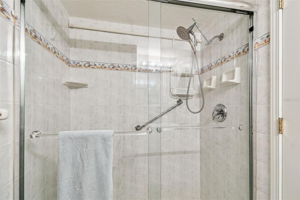 待售: $699,900 (2 贝兹, 2 浴室, 1190 平方英尺)