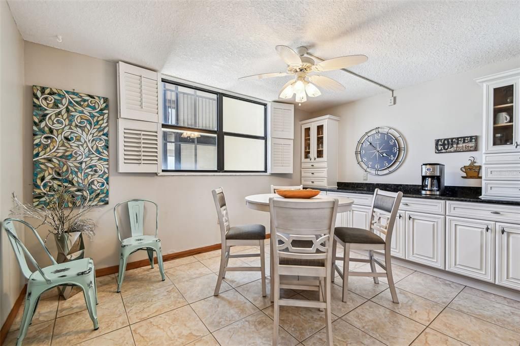 待售: $699,900 (2 贝兹, 2 浴室, 1190 平方英尺)