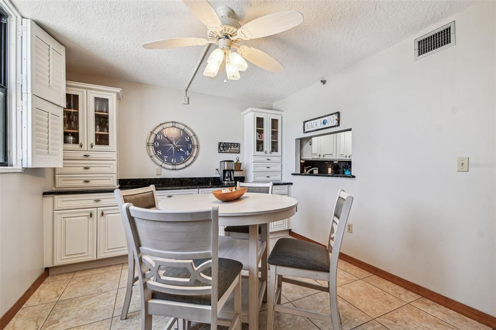 待售: $699,900 (2 贝兹, 2 浴室, 1190 平方英尺)