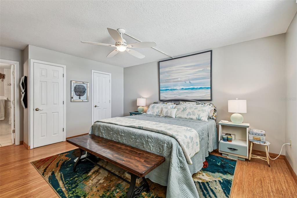 待售: $699,900 (2 贝兹, 2 浴室, 1190 平方英尺)