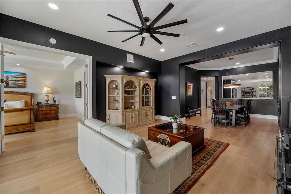 合同活跃: $579,000 (2 贝兹, 2 浴室, 2162 平方英尺)