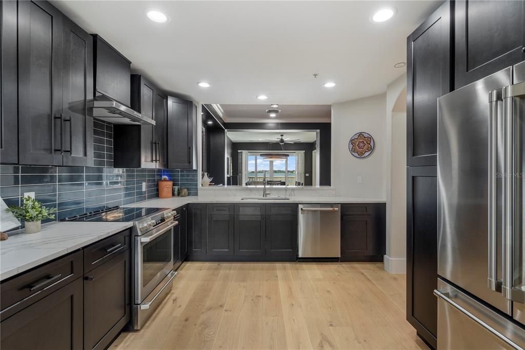 合同活跃: $579,000 (2 贝兹, 2 浴室, 2162 平方英尺)