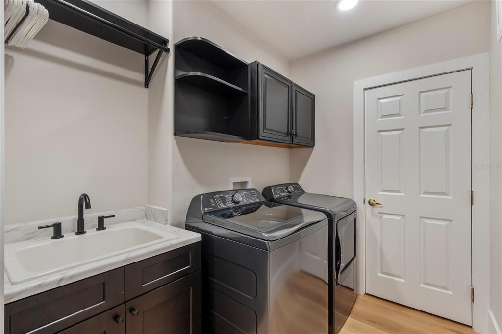 合同活跃: $579,000 (2 贝兹, 2 浴室, 2162 平方英尺)