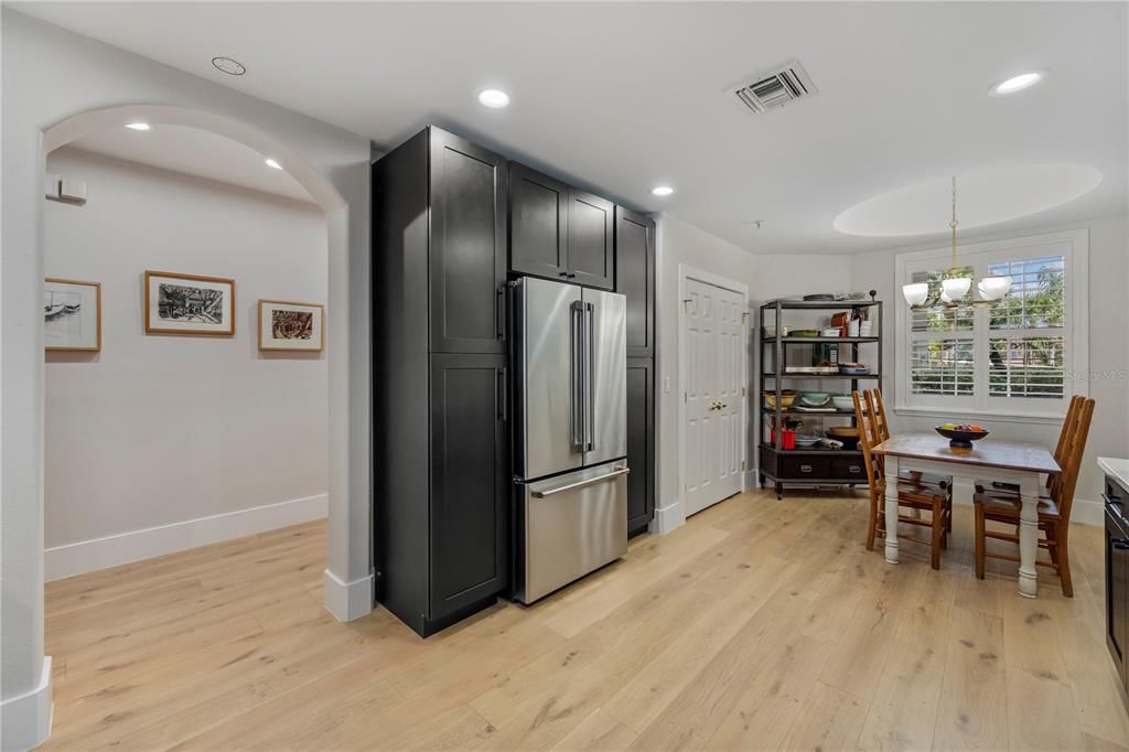 合同活跃: $579,000 (2 贝兹, 2 浴室, 2162 平方英尺)