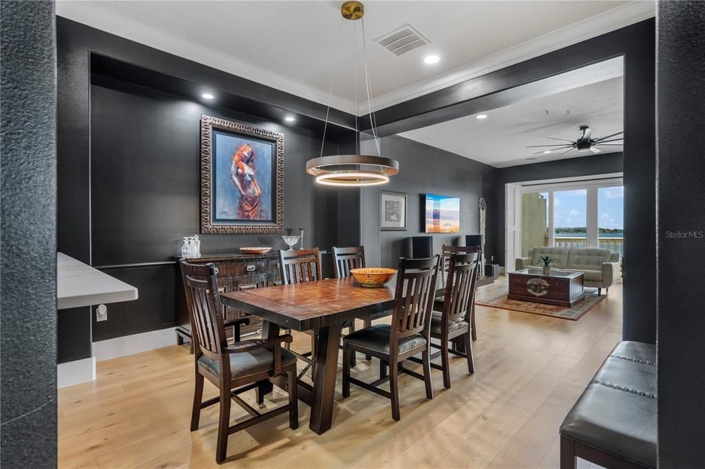 合同活跃: $579,000 (2 贝兹, 2 浴室, 2162 平方英尺)