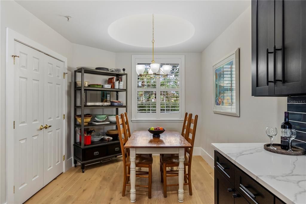 合同活跃: $579,000 (2 贝兹, 2 浴室, 2162 平方英尺)