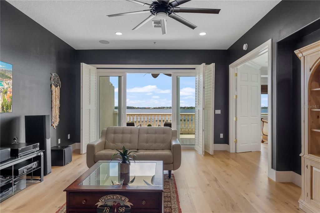 合同活跃: $579,000 (2 贝兹, 2 浴室, 2162 平方英尺)