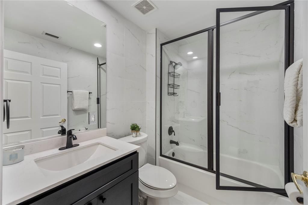 合同活跃: $579,000 (2 贝兹, 2 浴室, 2162 平方英尺)