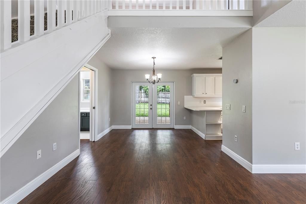 Activo con contrato: $365,000 (3 camas, 2 baños, 1747 Pies cuadrados)