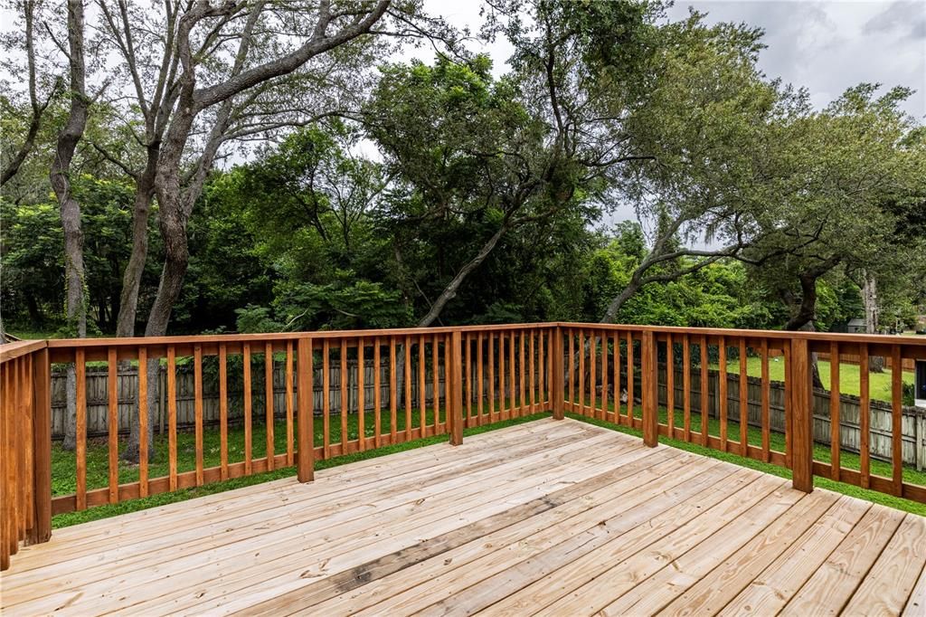 Activo con contrato: $365,000 (3 camas, 2 baños, 1747 Pies cuadrados)