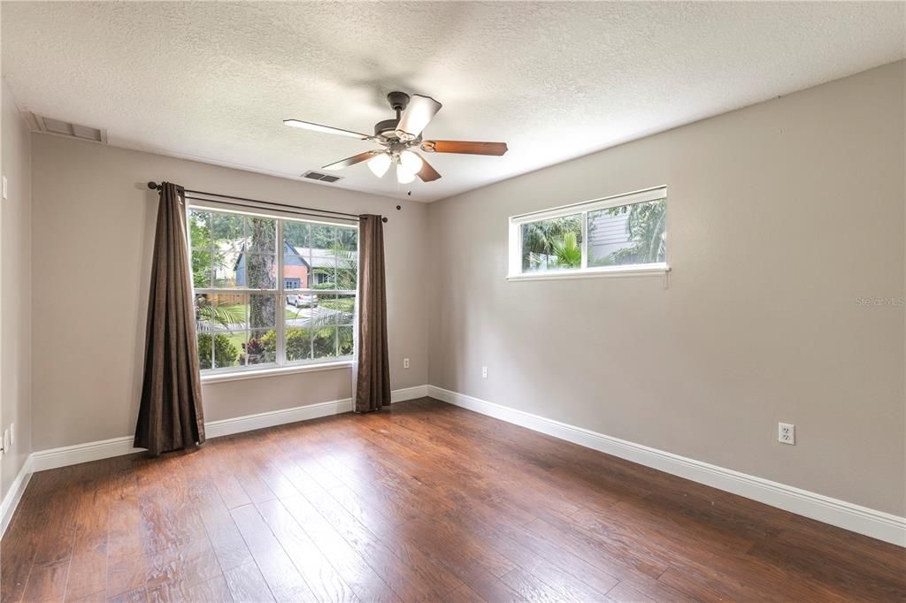 Activo con contrato: $365,000 (3 camas, 2 baños, 1747 Pies cuadrados)