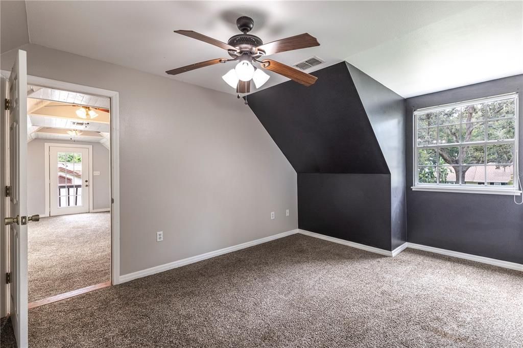 Activo con contrato: $365,000 (3 camas, 2 baños, 1747 Pies cuadrados)