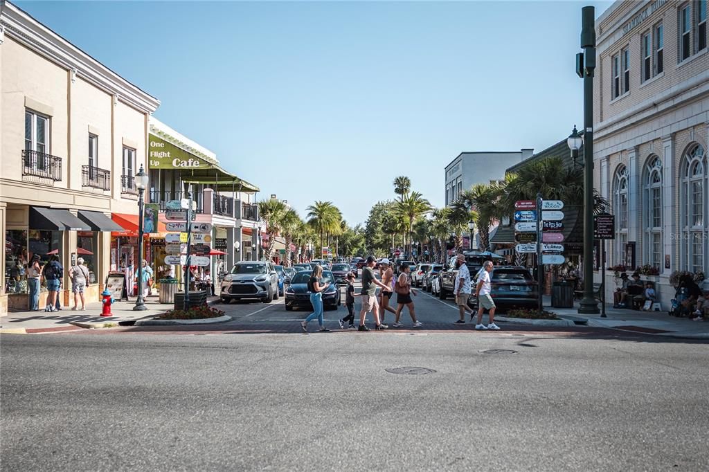 Activo con contrato: $365,000 (3 camas, 2 baños, 1747 Pies cuadrados)