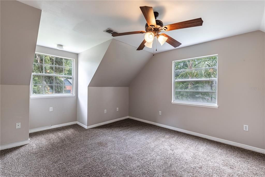 Activo con contrato: $365,000 (3 camas, 2 baños, 1747 Pies cuadrados)