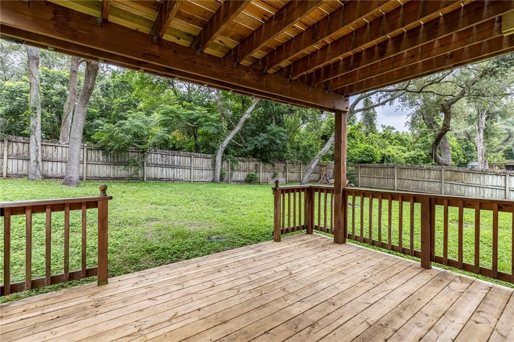 Activo con contrato: $365,000 (3 camas, 2 baños, 1747 Pies cuadrados)