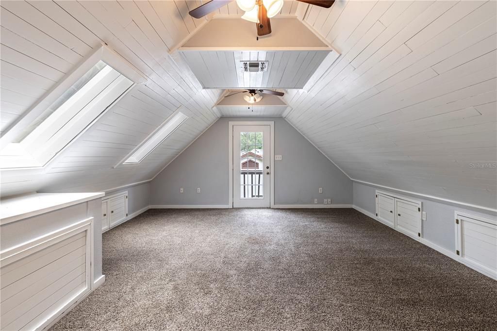 Activo con contrato: $365,000 (3 camas, 2 baños, 1747 Pies cuadrados)