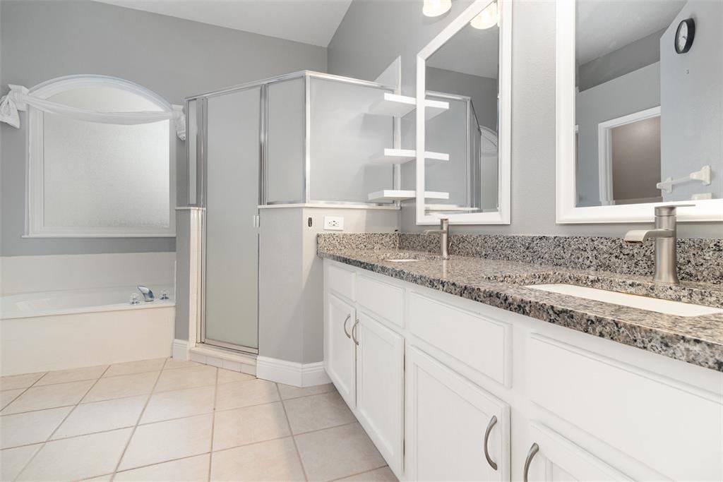 合同活跃: $529,900 (4 贝兹, 2 浴室, 2014 平方英尺)