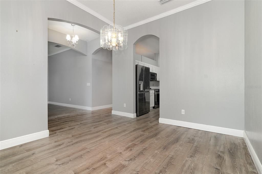 合同活跃: $529,900 (4 贝兹, 2 浴室, 2014 平方英尺)