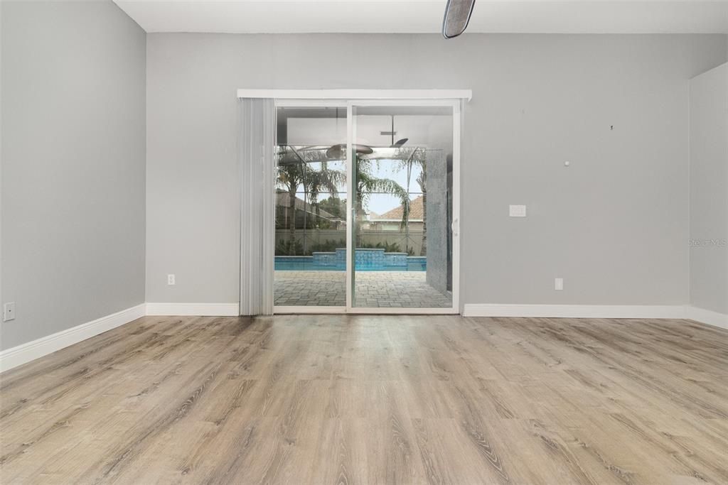 合同活跃: $529,900 (4 贝兹, 2 浴室, 2014 平方英尺)