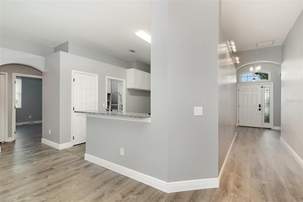 合同活跃: $529,900 (4 贝兹, 2 浴室, 2014 平方英尺)