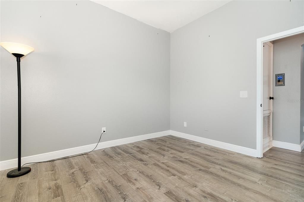 合同活跃: $529,900 (4 贝兹, 2 浴室, 2014 平方英尺)