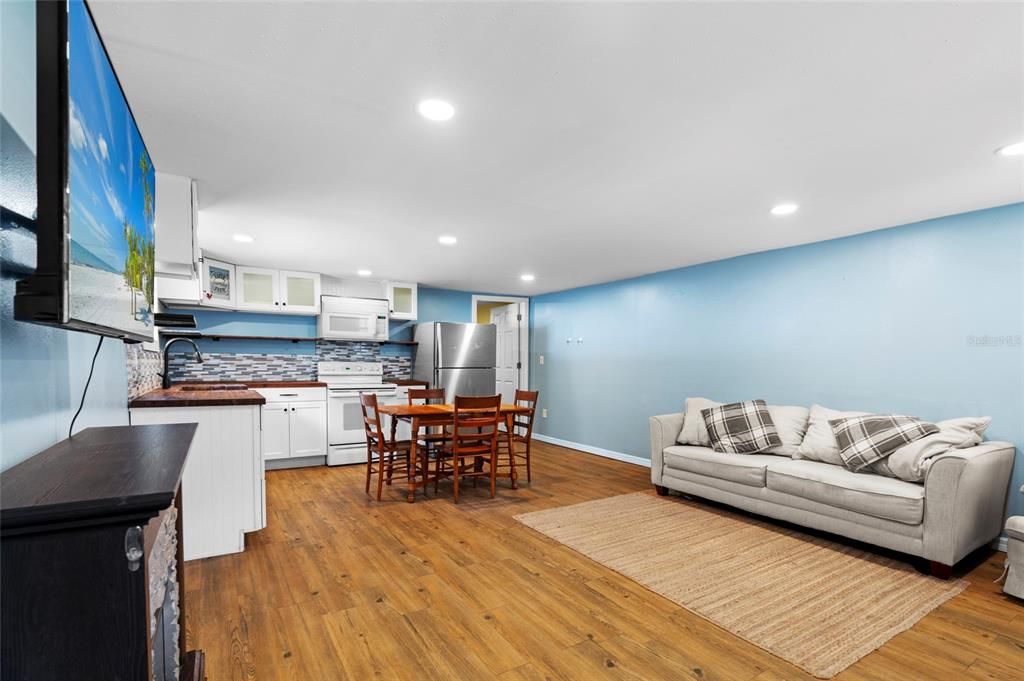 For Sale: $750,000 (4 beds, 3 baths, 1913 Square Feet)