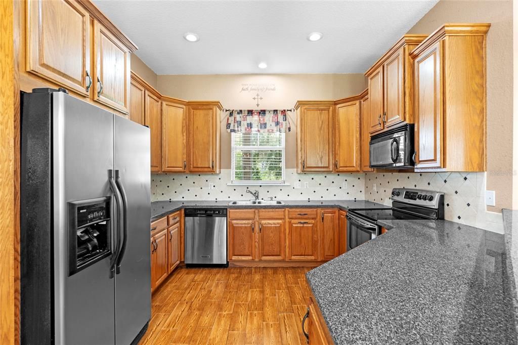 For Sale: $750,000 (4 beds, 3 baths, 1913 Square Feet)