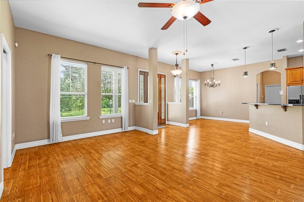 For Sale: $750,000 (4 beds, 3 baths, 1913 Square Feet)