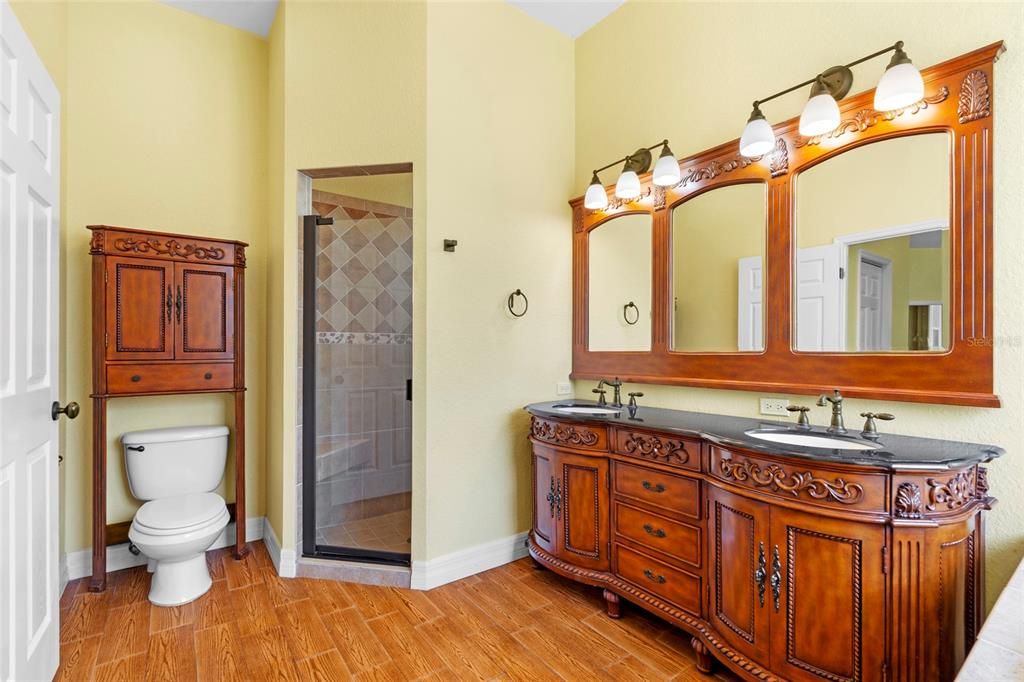 For Sale: $750,000 (4 beds, 3 baths, 1913 Square Feet)