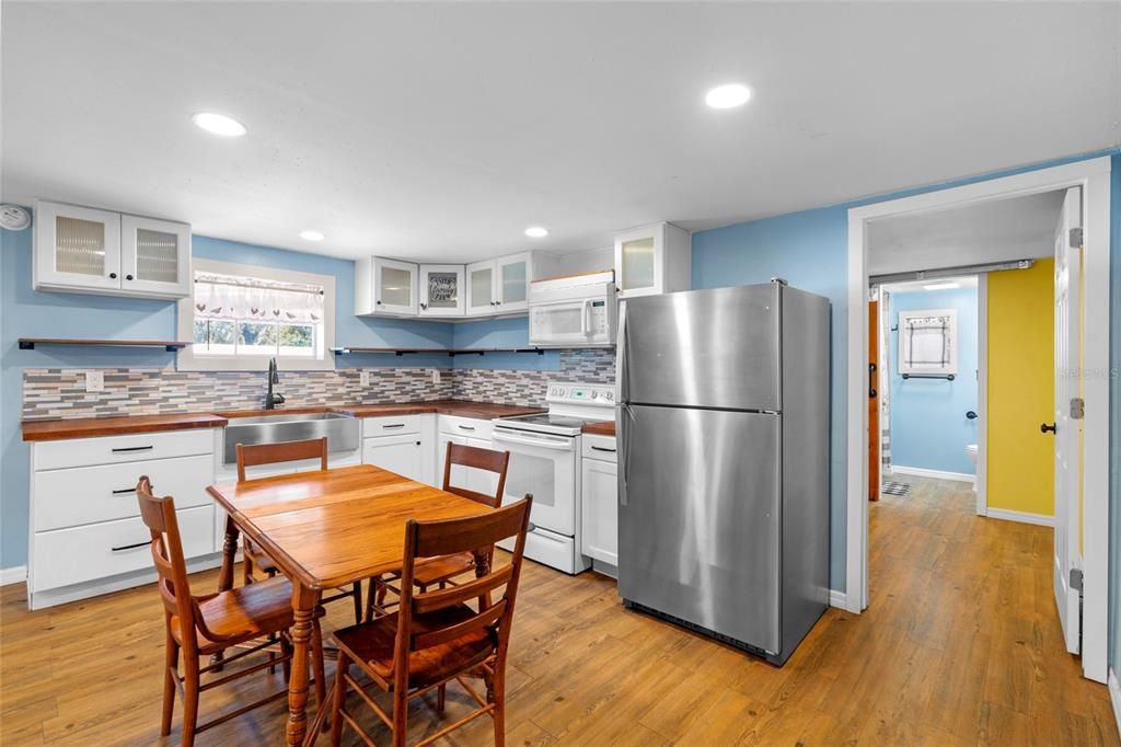 For Sale: $750,000 (4 beds, 3 baths, 1913 Square Feet)