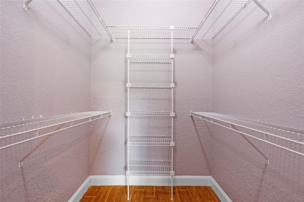 For Sale: $750,000 (4 beds, 3 baths, 1913 Square Feet)