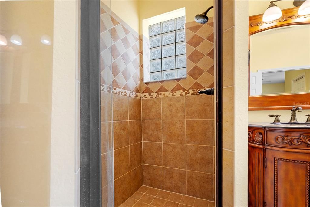 For Sale: $750,000 (4 beds, 3 baths, 1913 Square Feet)