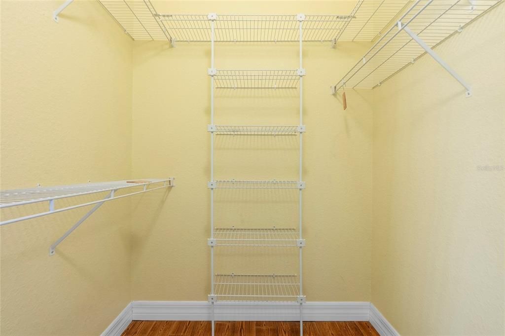 For Sale: $750,000 (4 beds, 3 baths, 1913 Square Feet)